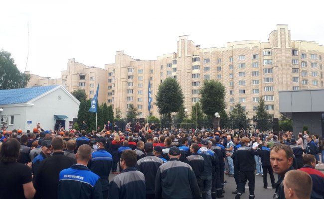 Работники заводов БелАЗ и МАЗ объявили забастовку