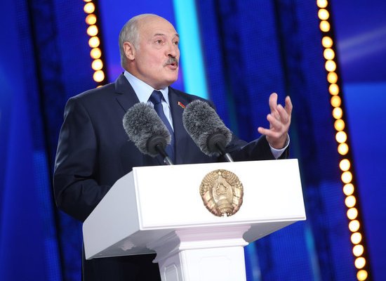 Лукашенко сообщил о начале работы над третьим вариантом конституции