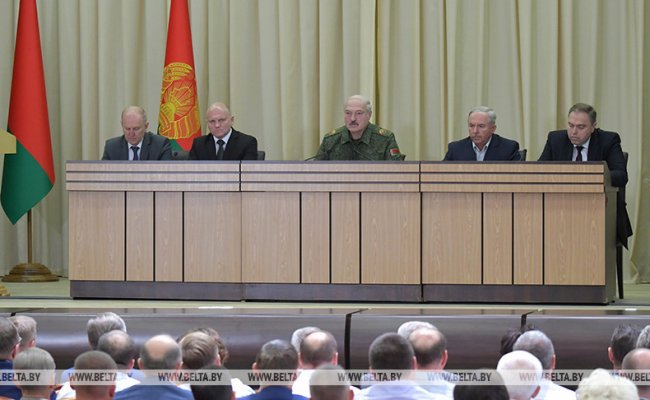 Лукашенко: Задача местной власти - стабилизировать ситуацию в стране