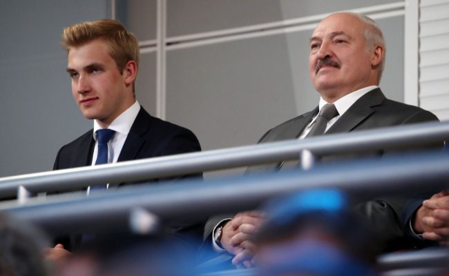 Телеграм-канал: Лукашенко прилетал во Дворец Независимости со своим вооруженным сыном