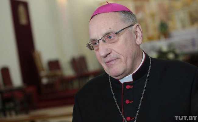 В интернете собирают подписи с требованием разрешить архиепископу Кондрусевичу вернуться в Беларусь