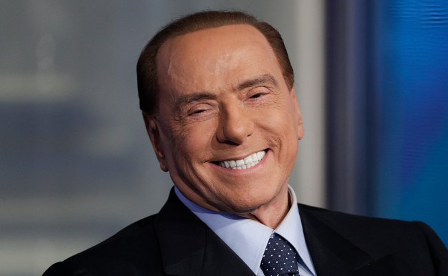 Бывший премьер Италии Берлускони заразился COVID-2019