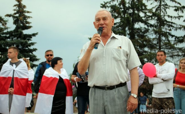 В Пинске 80-летнему педагогу вынесли предупреждение за участие в несанкционированном мероприятии