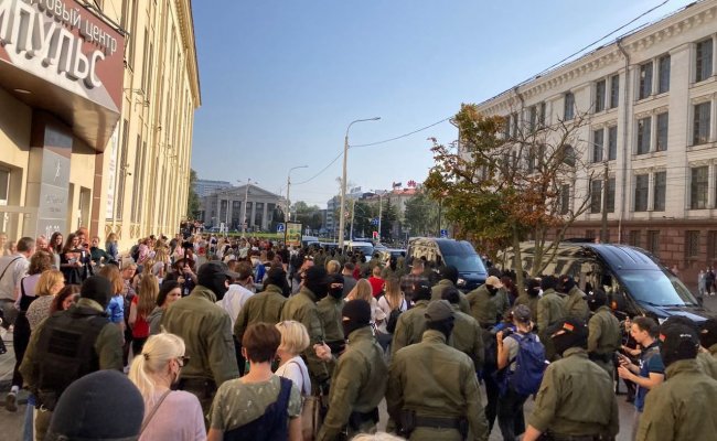 В Минске на «женском марше» оппозиции задержали несколько десятков человек - СМИ
