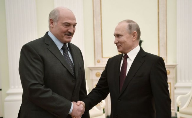 Лукашенко в день рождения Путина заявил, что высоко ценит его как «надежного друга Беларуси»