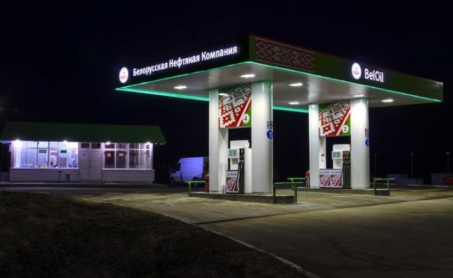 Беларусь возобновила поставки автомобильного топлива в Россию