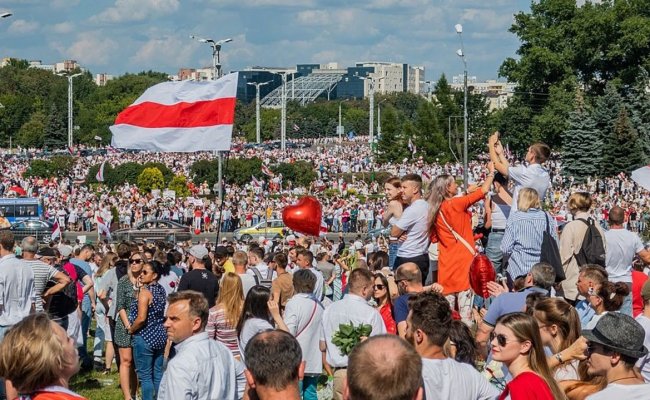 Позняк: Режим отчаянно ищет способ остановить белорусское массовое движение