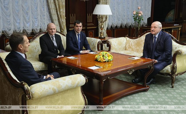 Лукашенко посетовал на непростую обстановку, которая сложилась вокруг Союзного государства