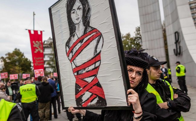 Конституционный суд Польши фактические запретил аборты, признав их «неконституционными»