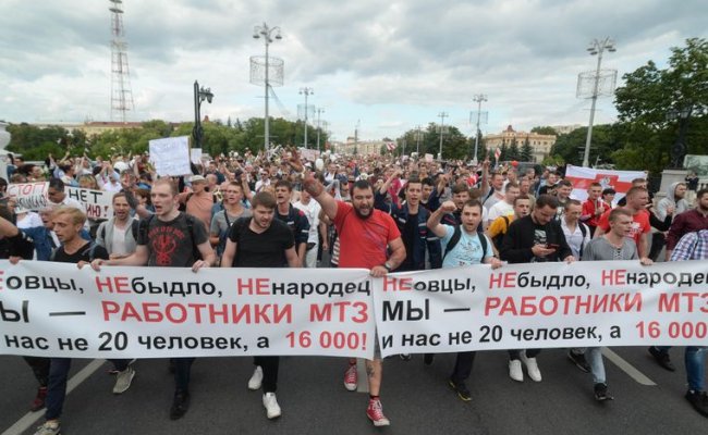 Экс-дипломат: Октябрь будет последним месяцем, когда работникам выплачивают зарплату, в ноябре вся Беларусь станет
