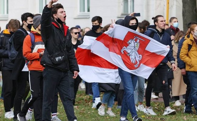 Латушко пригрозил санкциями преподавателям, ректорам и деканам, которые давят на студентов