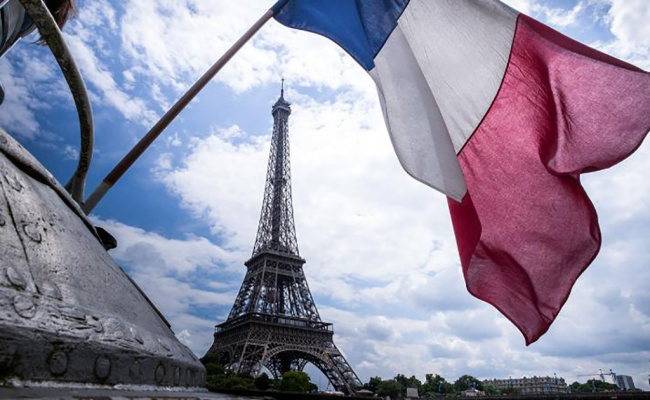 Французам запретили покидать дома без особой надобности из-за коронавируса
