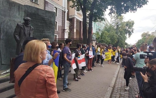 МИД вручил послу Украины ноту протеста из-за антибелорусских акций у посольства в Киеве
