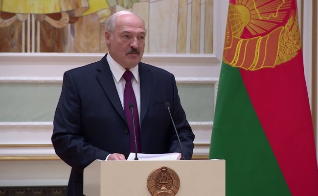 Лукашенко во Дворце Независимости вручил госнаграды и генеральские погоны