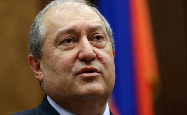 Армянский президент Саркисян призвал к проведению внеочередных парламентских выборов