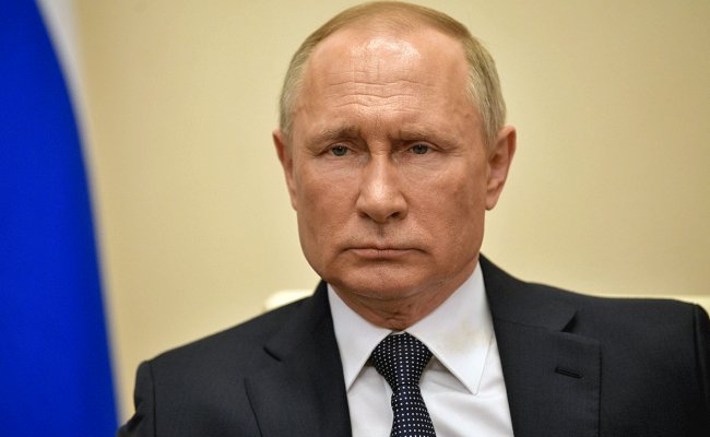 Госдума рассматривает законопроект об обнулении президентских сроков Путина