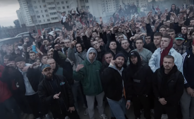 Макс Корж опубликовал новый клип, снятый в протестном Минске: в нем его жена, силовики и БЧБ