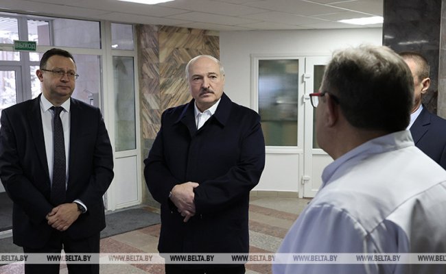 Лукашенко - медикам Могилевской клинической больницы: Сейчас и вам, и мне болеть некогда
