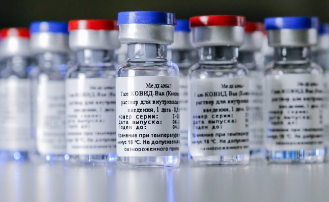В начале 2021 года в Беларусь поступит первая партия российской вакцины от COVID