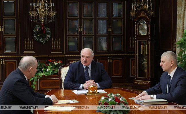 Лукашенко: Нужно изыскивать возможность кредитования реального сектора экономики