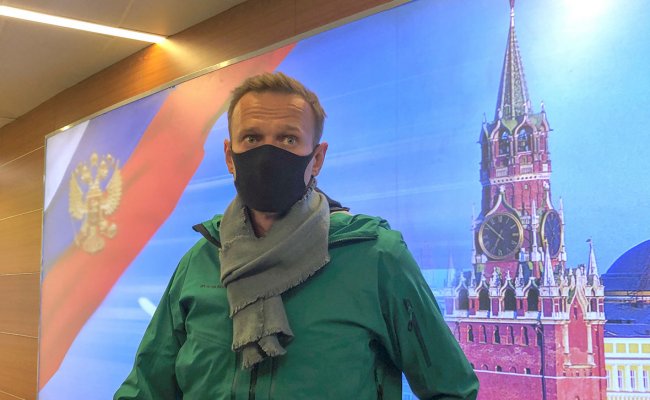 Алексей Навальный заключен под стражу до 15 февраля