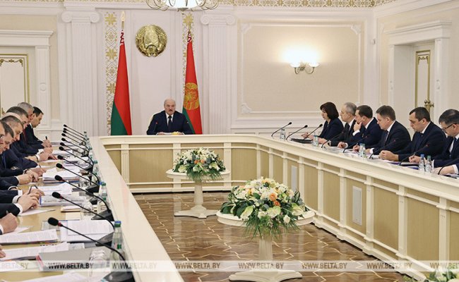 Лукашенко призвал ужесточить наказания за неуплату налогов на примере США
