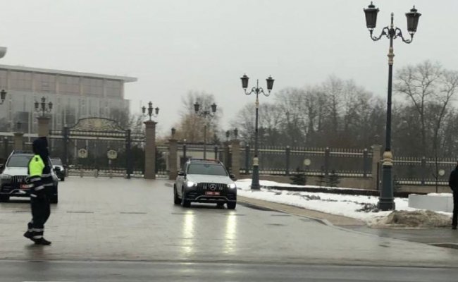 Телеграм-канал: В охране кортежа Лукашенко появились новые Mercedes, стоимостью 2 млн евро