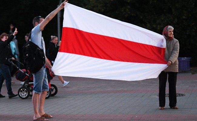 Более 70 тысяч жителей Беларуси выступили в защиту БЧБ-флага