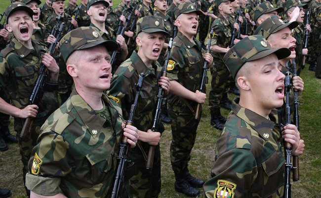 В Беларуси создана армия, способная остановить любого агрессора - Лукашенко