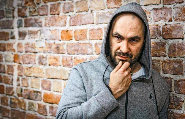 Польского писателя могут посадить на три года за то, что он назвал президента страны «дебилом» в соцсети