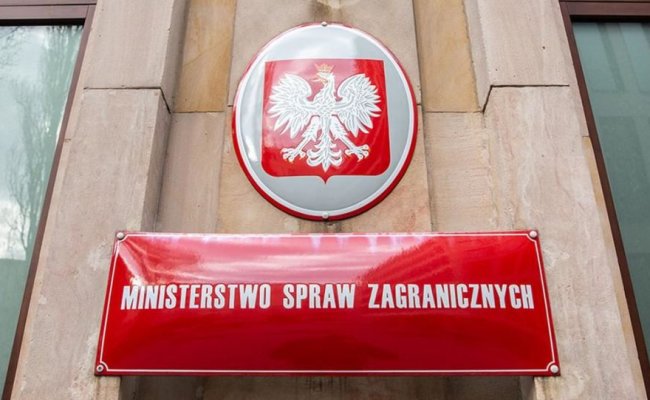 Польша объявила трех дипломатов РФ персонами нон-грата