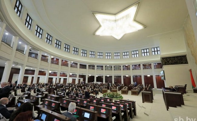 Депутаты приняли законопроект о недопущении реабилитации нацизма