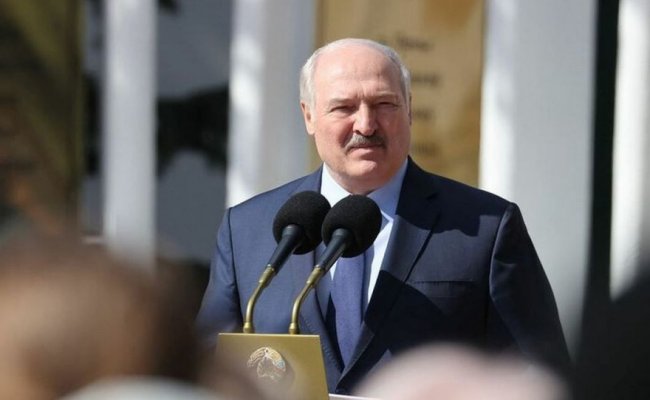 Лукашенко: Каждому белорусу доступен качественный и достоверный контент, который создается журналистами