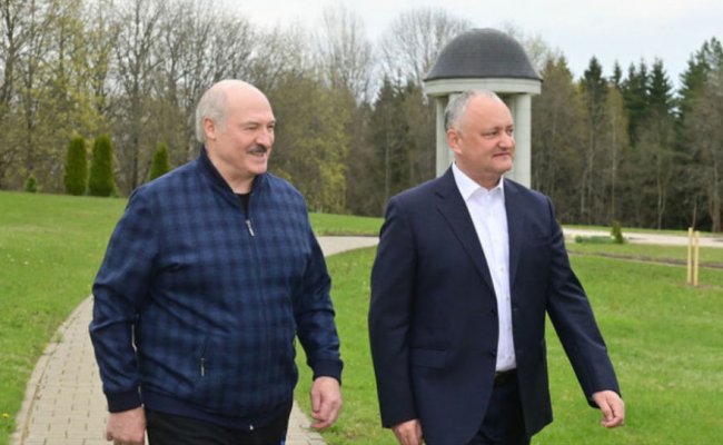 Додон о Лукашенко: Он дал пример, удержав ситуацию в Беларуси