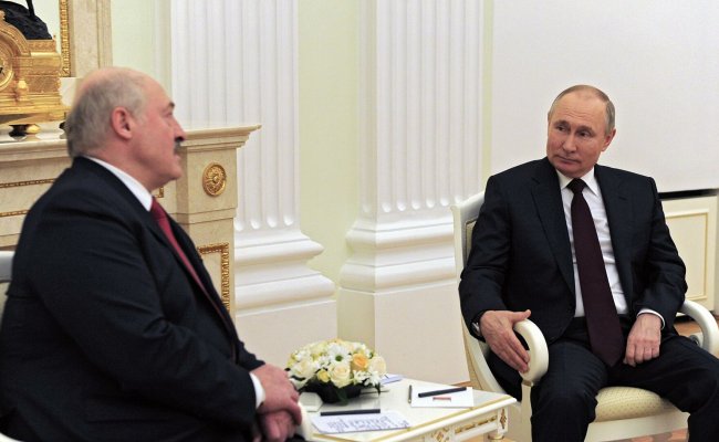 Лукашенко поблагодарил Путина за помощь экономике Беларуси