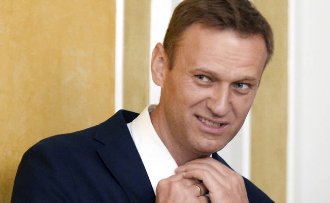 Песков: Навальный может быть выдан США только при наличии американского гражданства