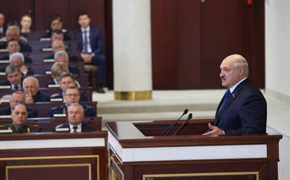 Лукашенко вернул на доработку предложенные поправки в Конституцию