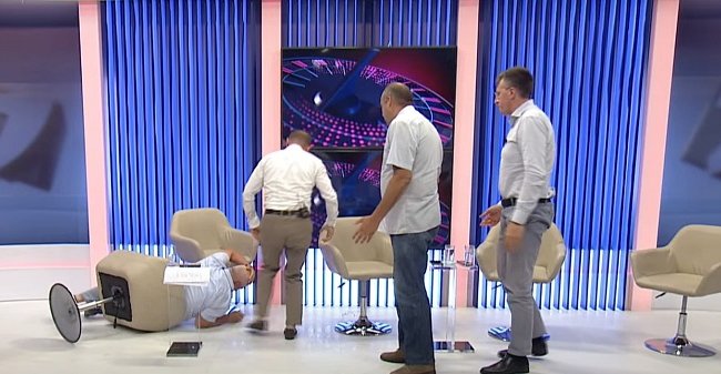 Советник президента Молдавии подрался с бывшим замминистра в эфире телеканала