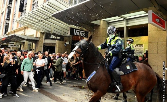 В Австралии прошли протесты против ограничительных мер из-за COVID-19