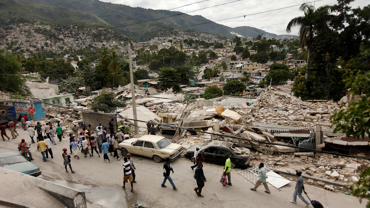 Землетрясение папуа. Землетрясение в порт-о-Пренс Гаити 2010 год. Землетрясение на Гаити 2021. Землетрясение порт о Пренс.