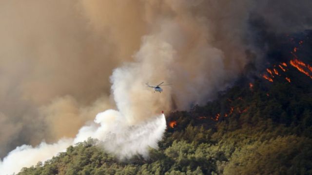 Авиаторы МЧС Беларуси продолжают оказывать помощь Турции в тушении лесных пожаров