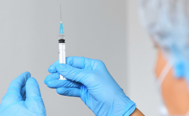 Белорусскую вакцину от коронавируса могут начать использовать уже в следующем году