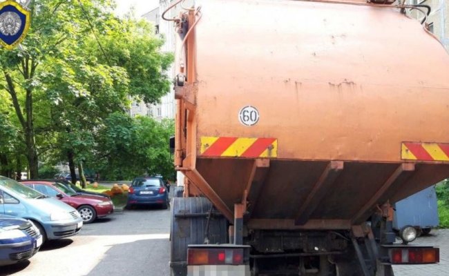 В Минске парень погиб под колесами мусоровоза