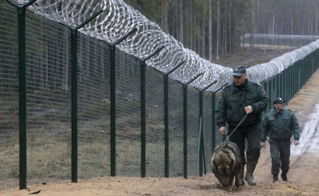 В Литве определились со сроками строительства стены на границе с Беларусью