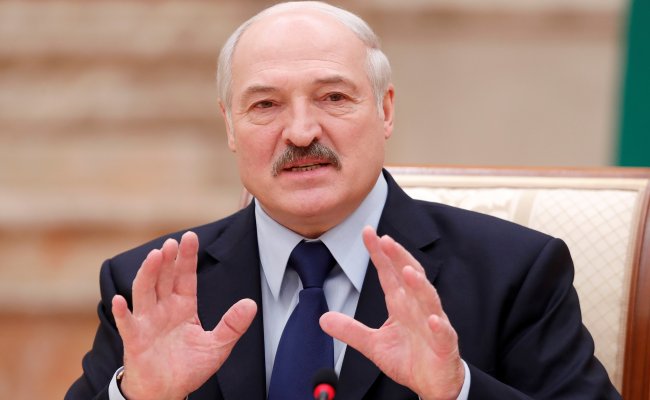 Лукашенко: Если мне надо будет, я сяду в самолет и полечу в Крым через Россию