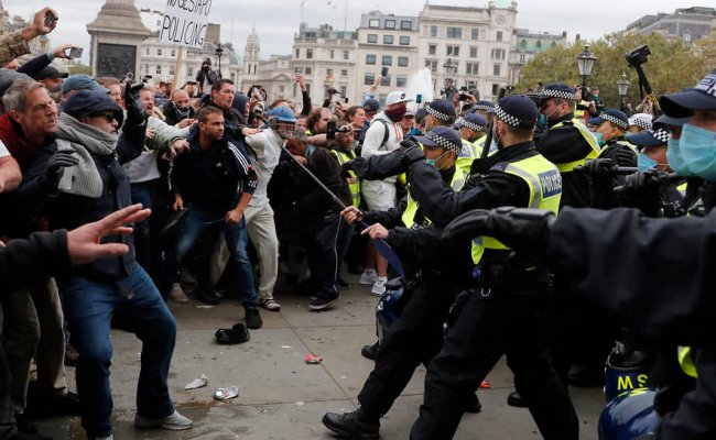 Из-за протестов в Лондоне парализовано движение
