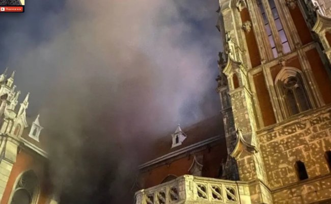 В Киеве горит костел святого Николая