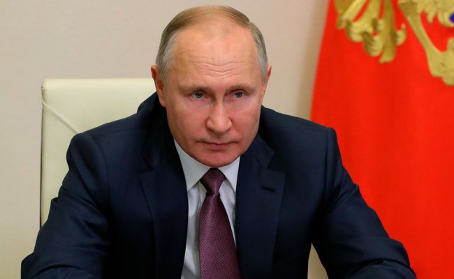 Путин ушел на самоизоляцию после контактов с ковидными больными
