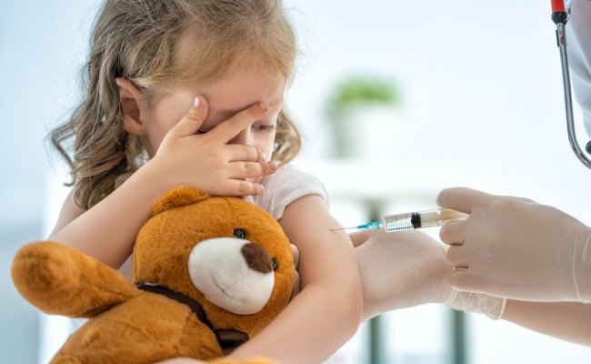 Эпидемиолог: Вакцинация детей от коронавируса начнется после изучения безопасности «Спутника V»