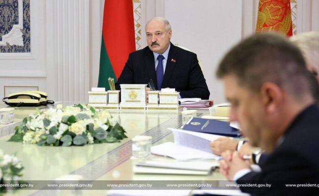 Лукашенко назвал дату обсуждения проекта новой Конституции